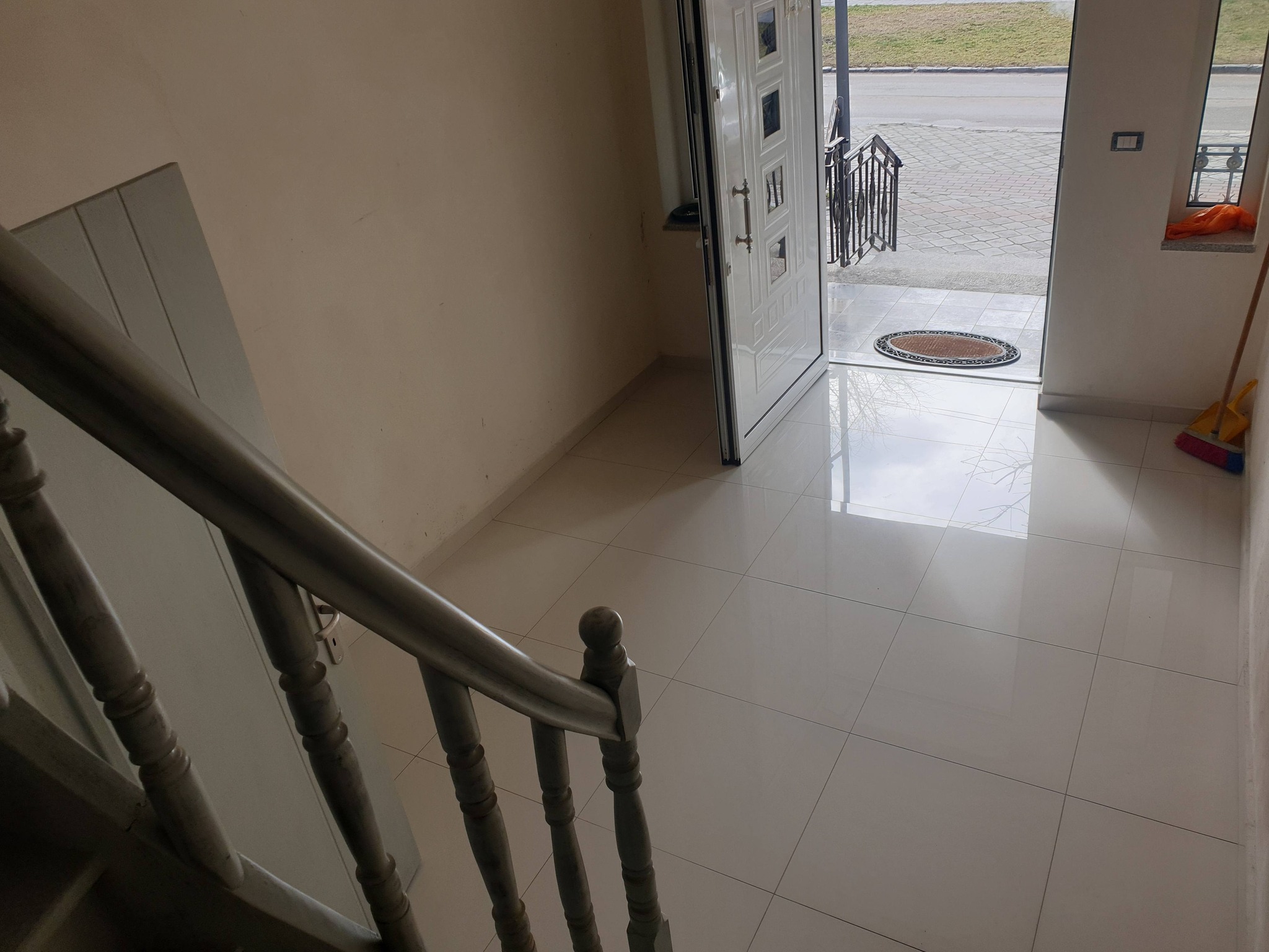 Jepet ambient per qera  Per zyra ose klinika kt 2