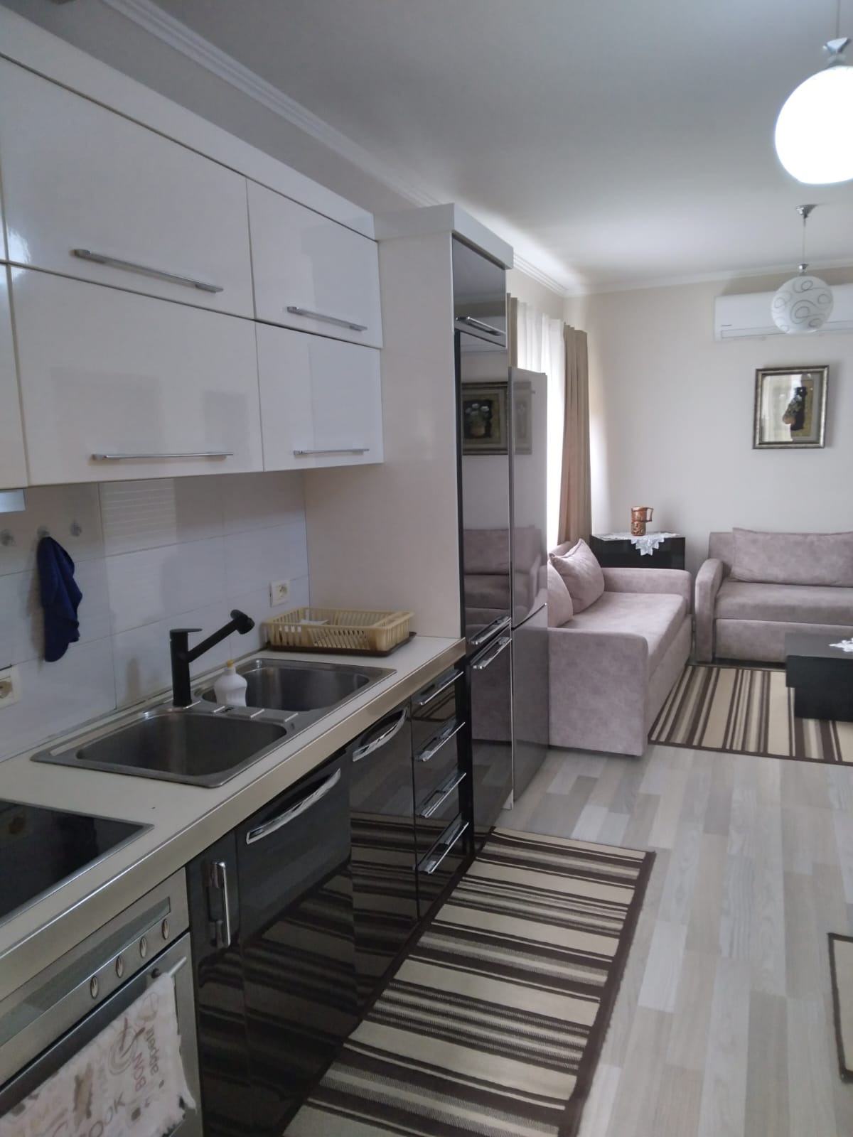 Jepet me qera apartament 2+1 në Lagjen 14, Korçë,