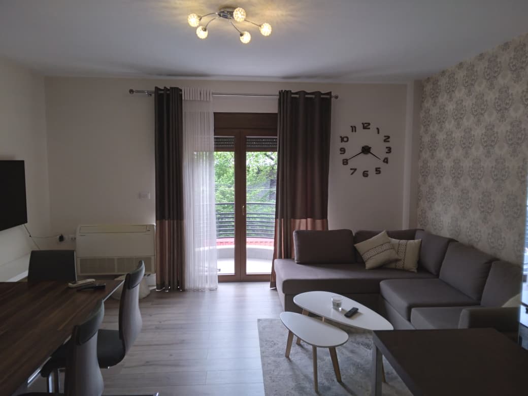 Jepet me qera apartament me sipërfaqe 110 m² në Lagjen 2, Korçë