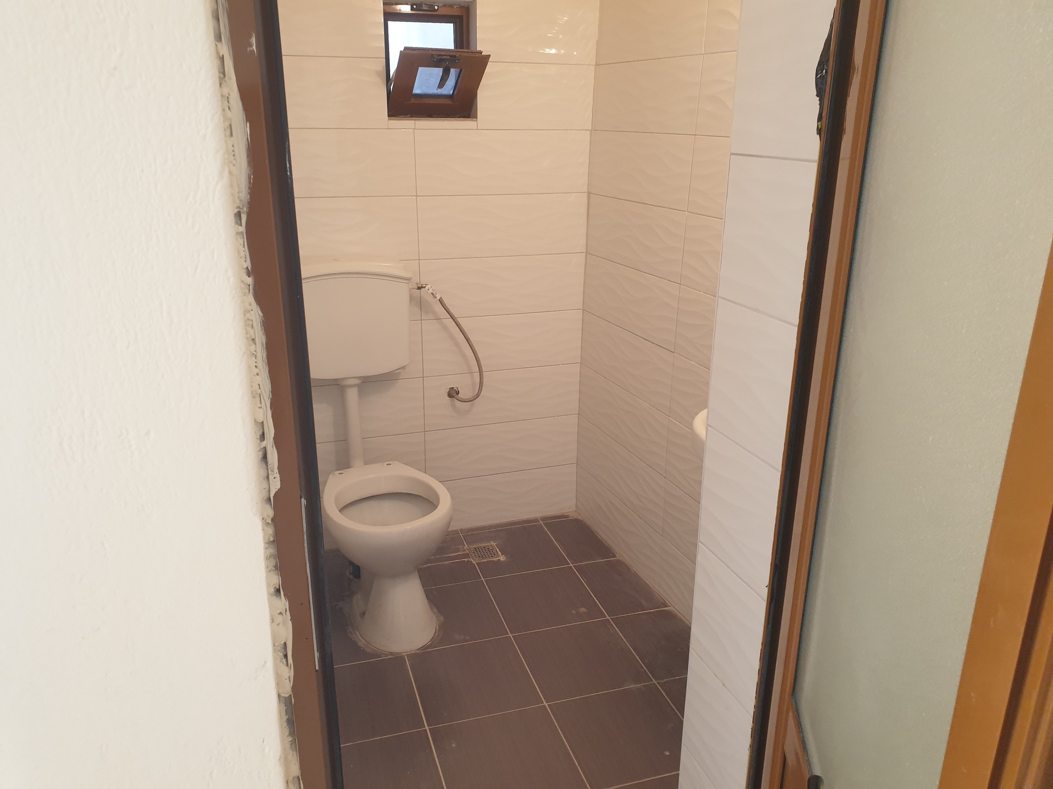 Jepet me qera  dyqan me siperfaqe rreth 75 m²