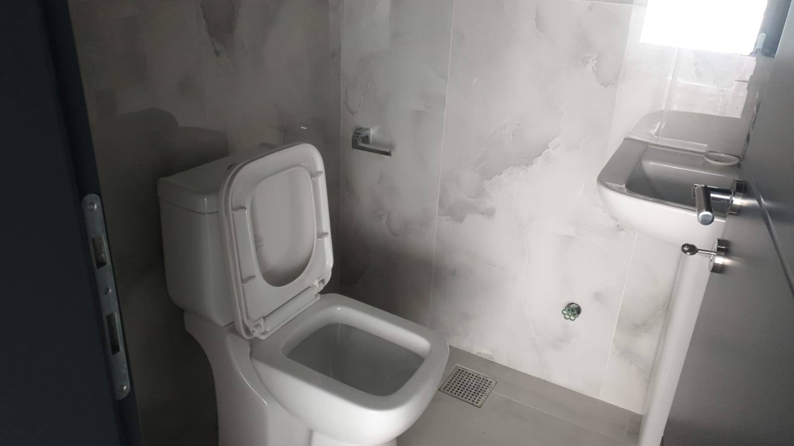 Jepet me Qera Dyqan per zyra per butik Siperfaqe 60 m²