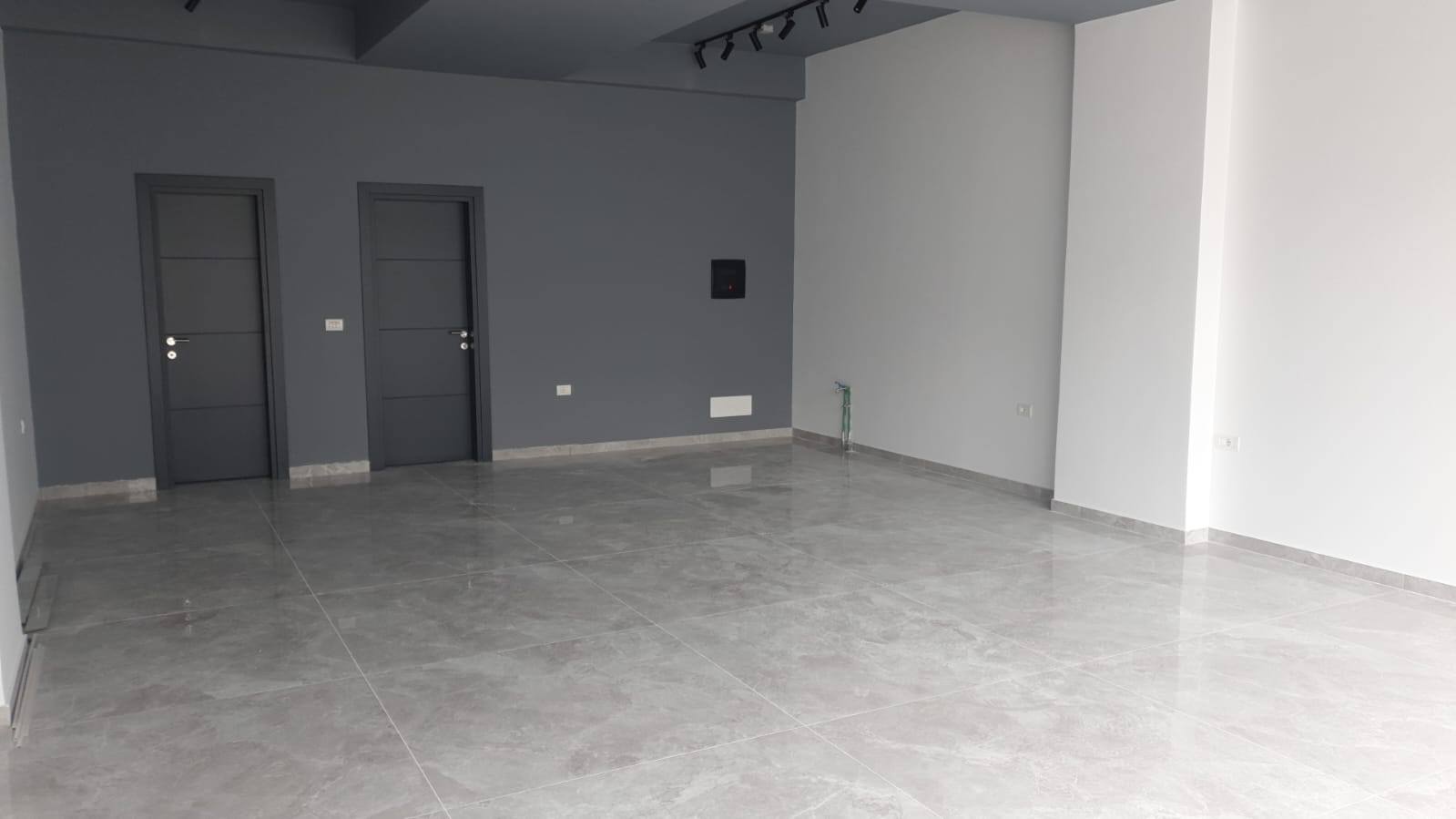 Jepet me Qera Dyqan per zyra per butik Siperfaqe 60 m²