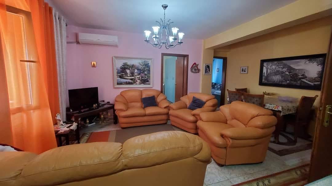 Shitet 3+1 me siperfaqe 82 m² Lagja 10, kt 6 te.
