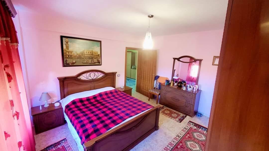 Shitet 3+1 me siperfaqe 82 m² Lagja 10, kt 6 te.