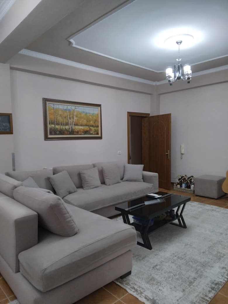 Shitet Apartament 2+1 – Korçë