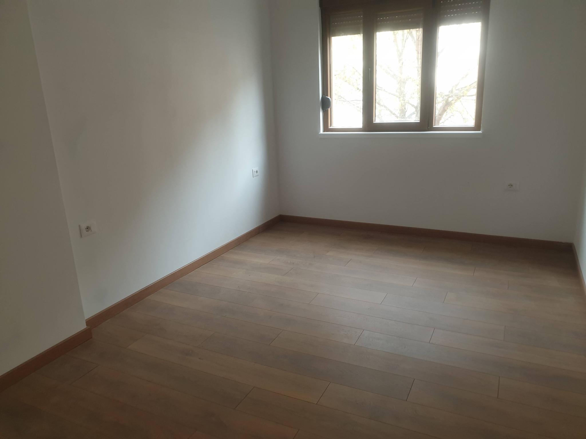 Shitet hyrje 2+1 me siperfaqe 110 m²