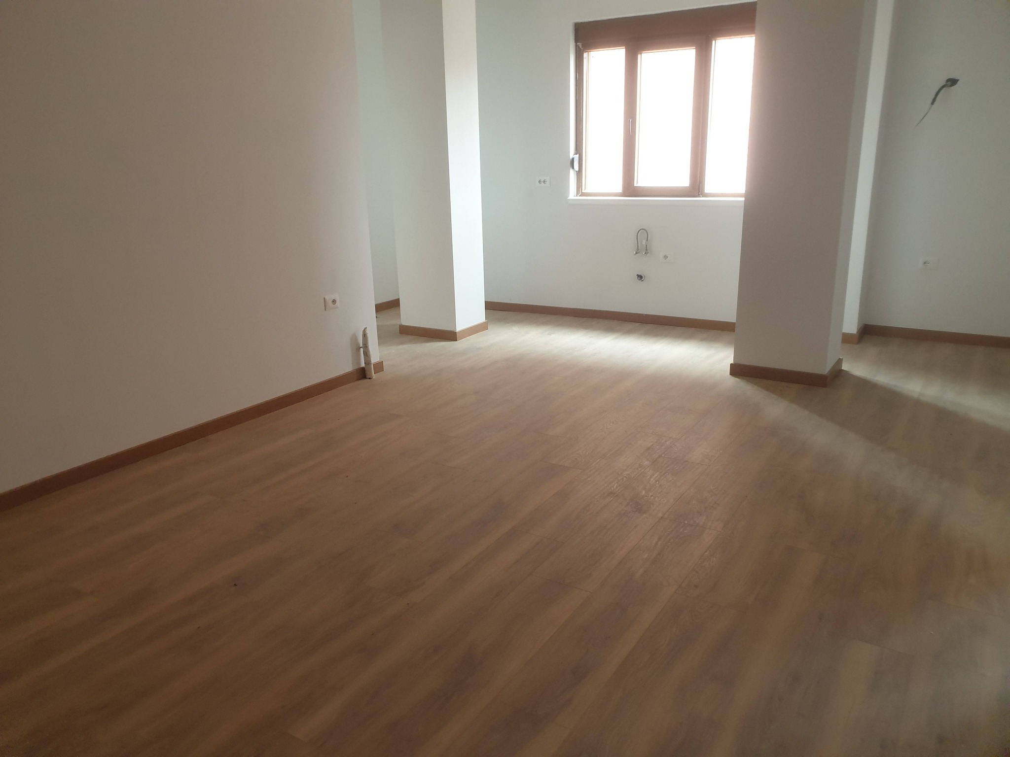 Shitet hyrje 2+1 me siperfaqe 110 m²