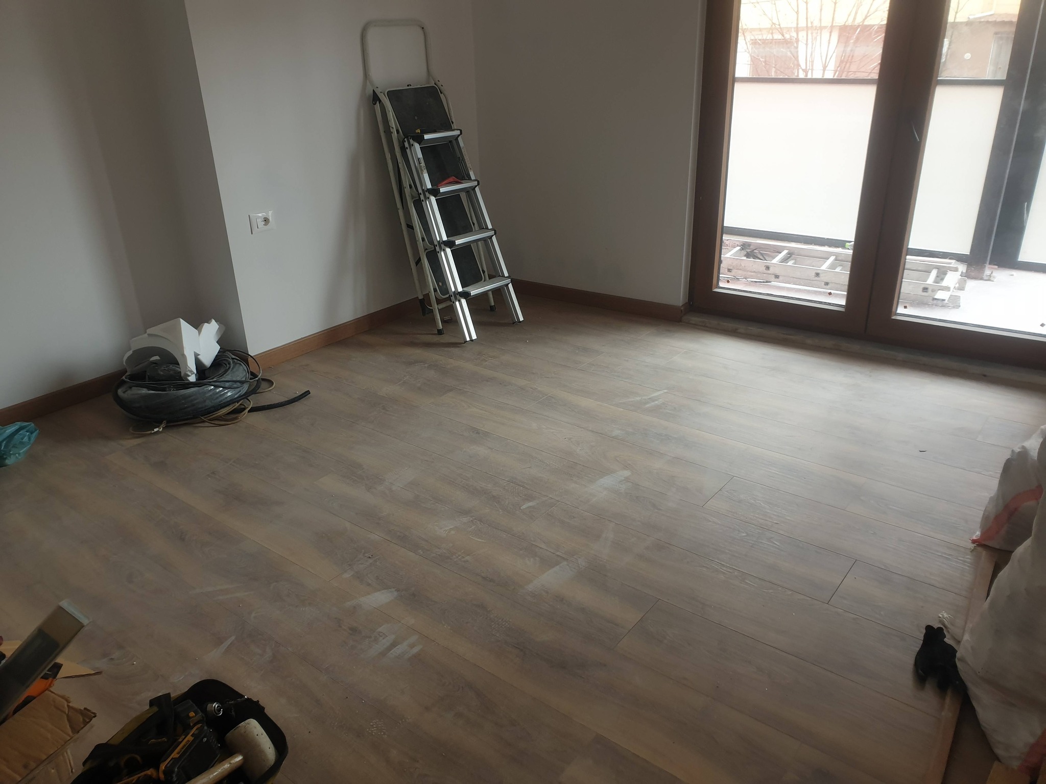 Shitet hyrje 2+1 me siperfaqe 110 m²