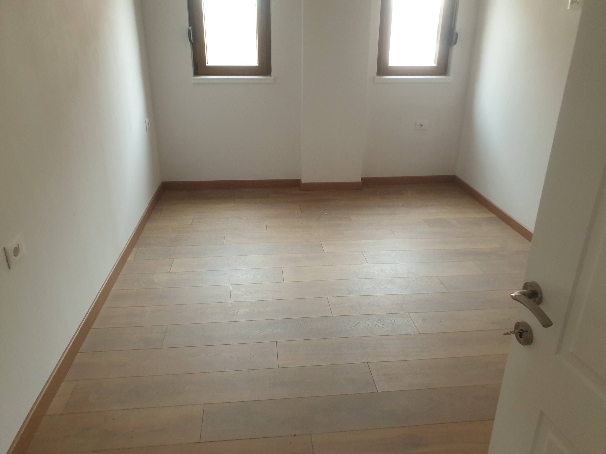 Shitet hyrje 2+1 me siperfaqe 110 m²