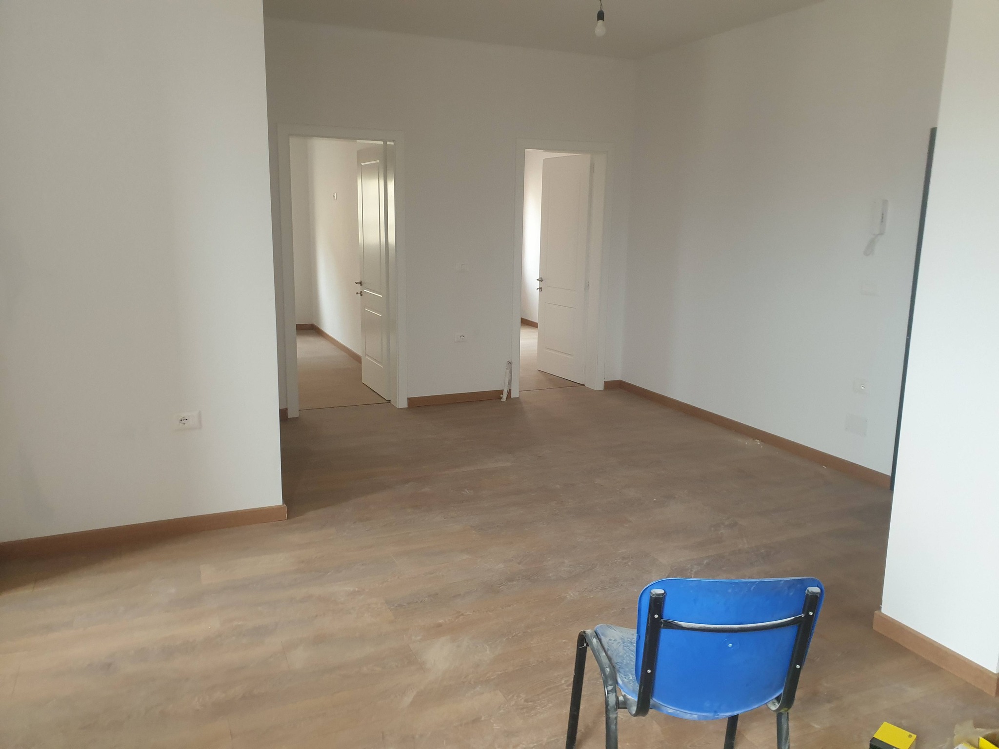 Shitet hyrje 2+1 me siperfaqe 110 m²